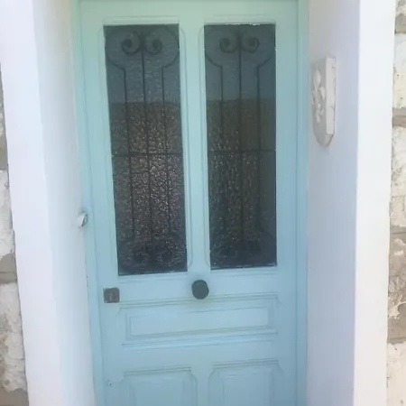לינה וארוחת בוקר Mon Reve Apartements 3*