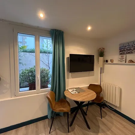 לינה וארוחת בוקר Mon Reve Apartements 3*